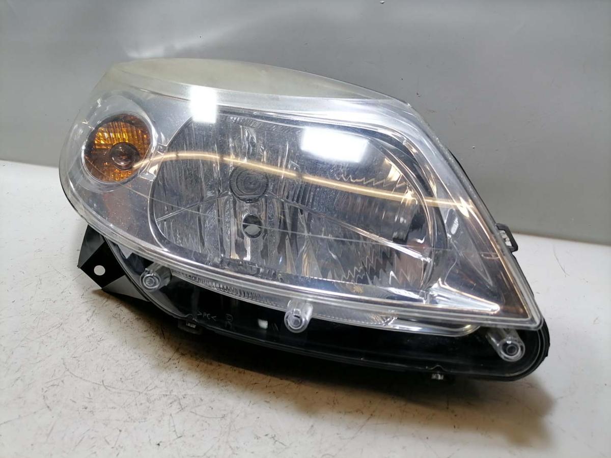 Dacia Sandero original Scheinwerfer rechts Halogen obehalb leicht vergilbt Bj.2009